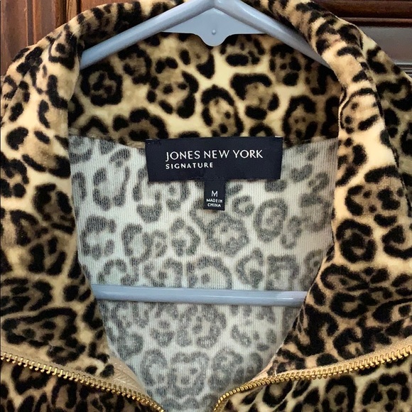 Jones New York , velvety soft Leopard Print - Picture 2 of 3